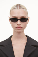 Load image into Gallery viewer, OVAL RIMLESS SUNGLASSES / BLACK