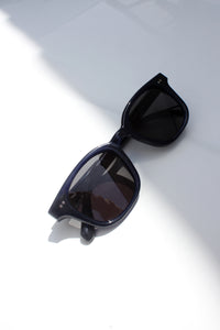 01M ROUND SUNGLASSES / ALMOST BLACK