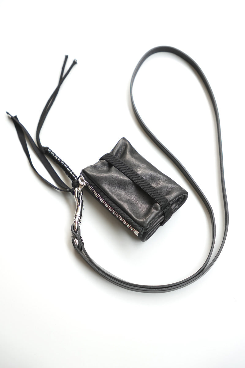 COMESANDGOES ネックストラップ付き 財布 黒 コンパクト レザー COMESANDGOES | COMES WALLE / BLACK ネックストラップ付ミニレザー