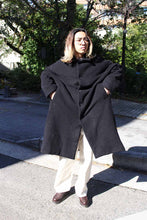 Load image into Gallery viewer, BIG BLOBBY COAT-KASPER / BLACK