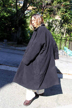 Load image into Gallery viewer, BIG BLOBBY COAT-KASPER / BLACK