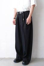 画像をギャラリービューアに読み込む, DOBBY CLOTH 2TUCK BELTED WIDE PANTS / BLACK