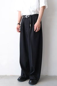 DOBBY CLOTH 2TUCK BELTED WIDE PANTS / BLACK