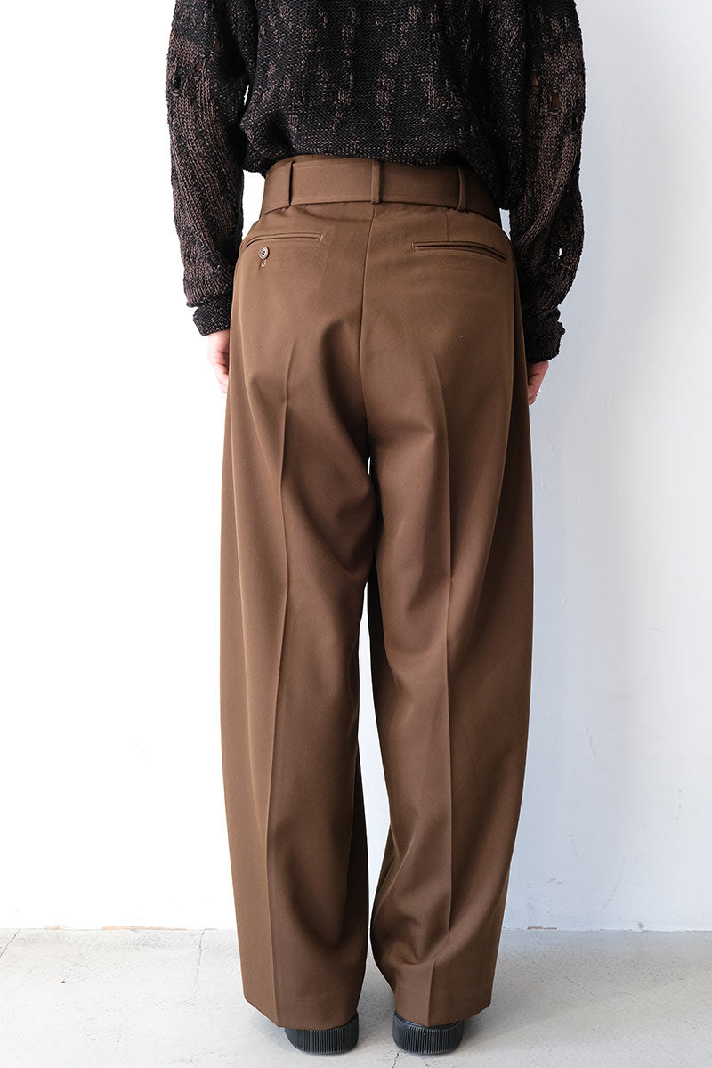 DOBBY CLOTH 2TUCK BELTED WIDE PANTS / BROWN