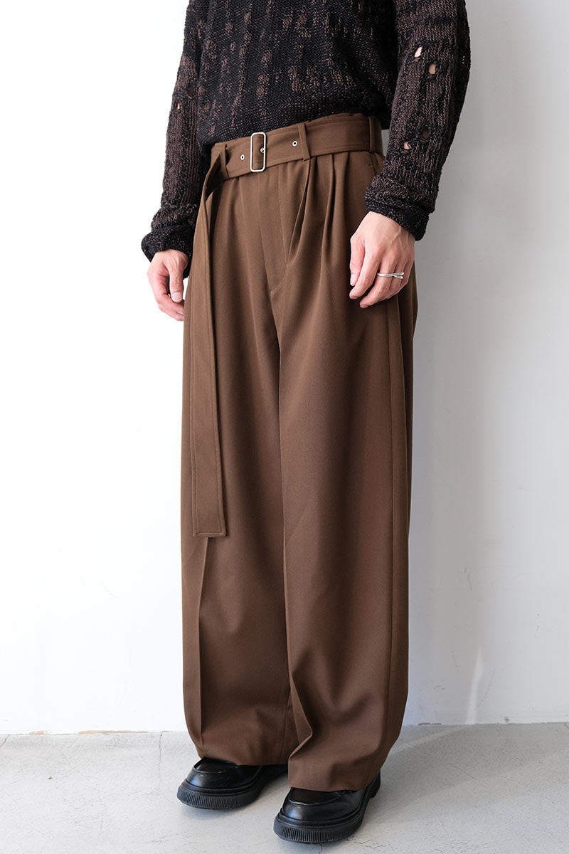 DOBBY CLOTH 2TUCK BELTED WIDE PANTS / BROWN