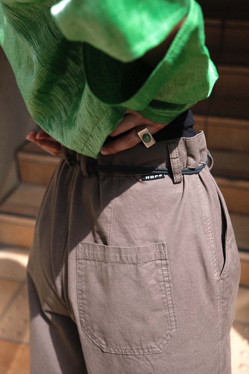 HOPE | NEU TROUSERS / KHAKI COTTON TWILL CROPPED CHINO PANTS – STOCK
