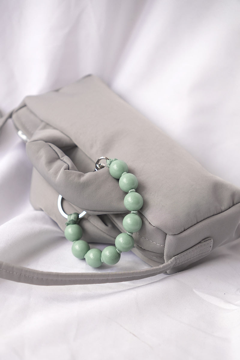 DICKE PERLEN SHORT KEYHOLDER / SALVIA