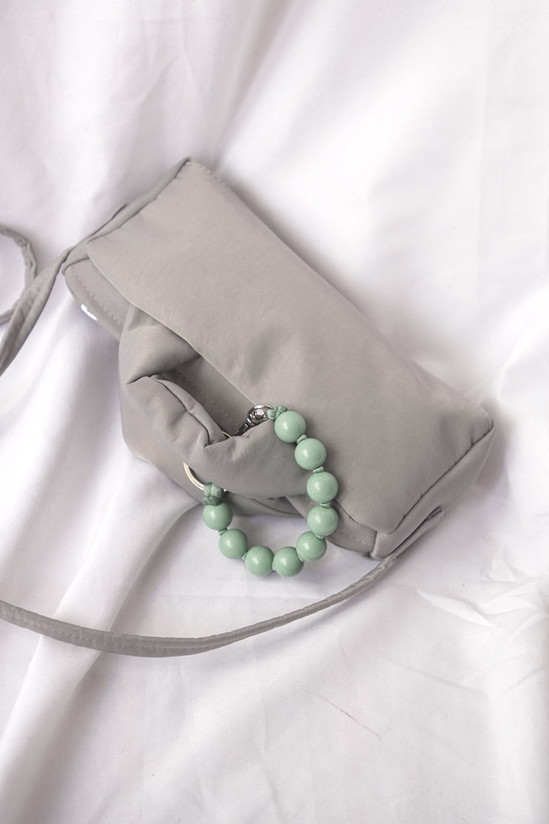 DICKE PERLEN SHORT KEYHOLDER / SALVIA