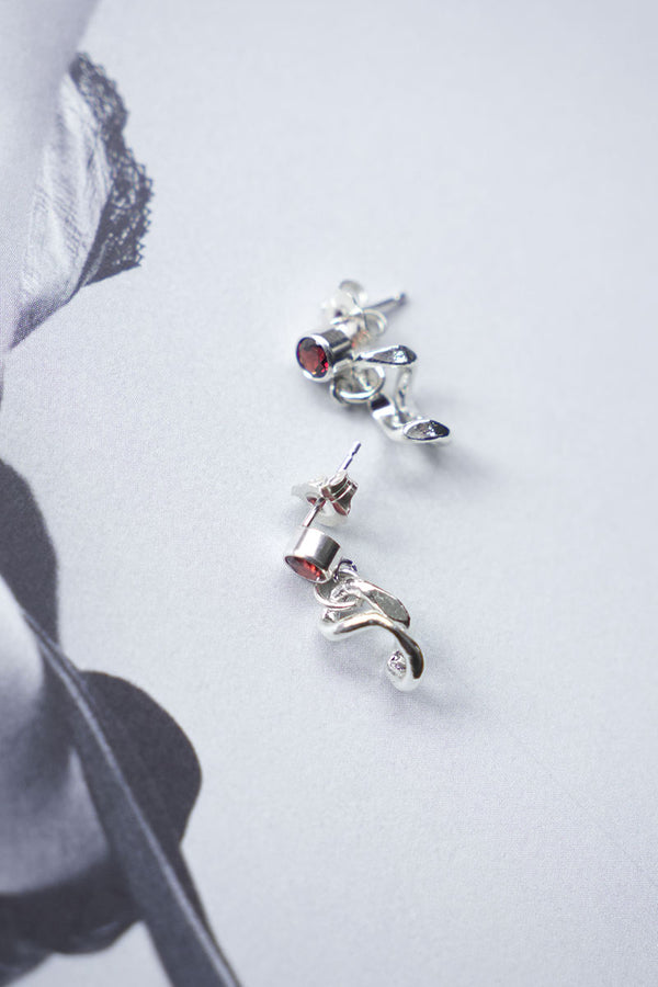 RED VINE STUDS EARRIGS / SILVER PLATED
