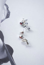 画像をギャラリービューアに読み込む, RED VINE STUDS EARRIGS / SILVER PLATED