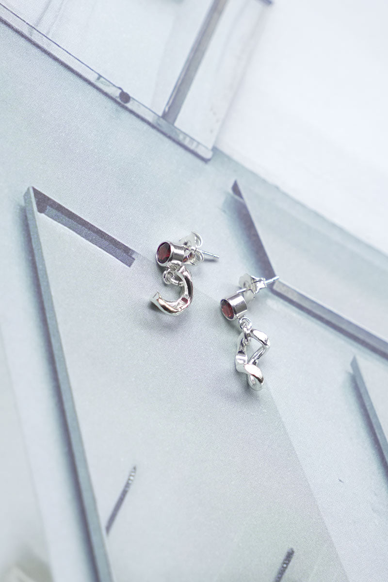 RED VINE STUDS EARRINGS / SILVER PLATED