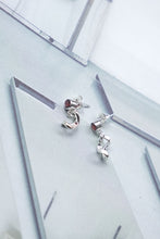 画像をギャラリービューアに読み込む, RED VINE STUDS EARRIGS / SILVER PLATED