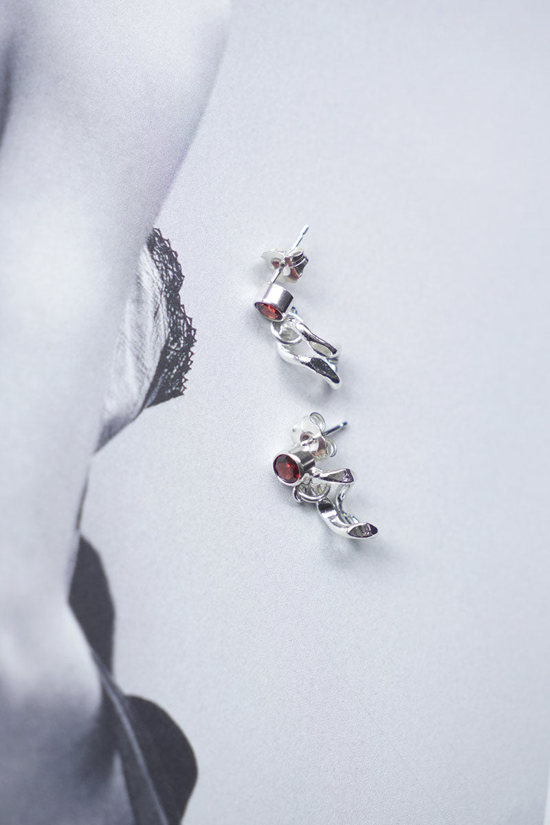 RED VINE STUDS EARRINGS / SILVER PLATED