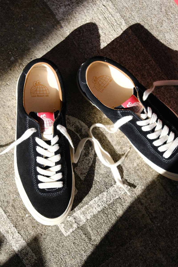 VM001 SUEDE LO / BLACK / WHITE