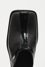 Load image into Gallery viewer, BLUNT MULE / TOP DYED BLACK LEATHER