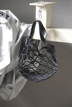 画像をギャラリービューアに読み込む, PICCOLA CUT BAG / SHIFTING INK GRITTY BULL HIDE