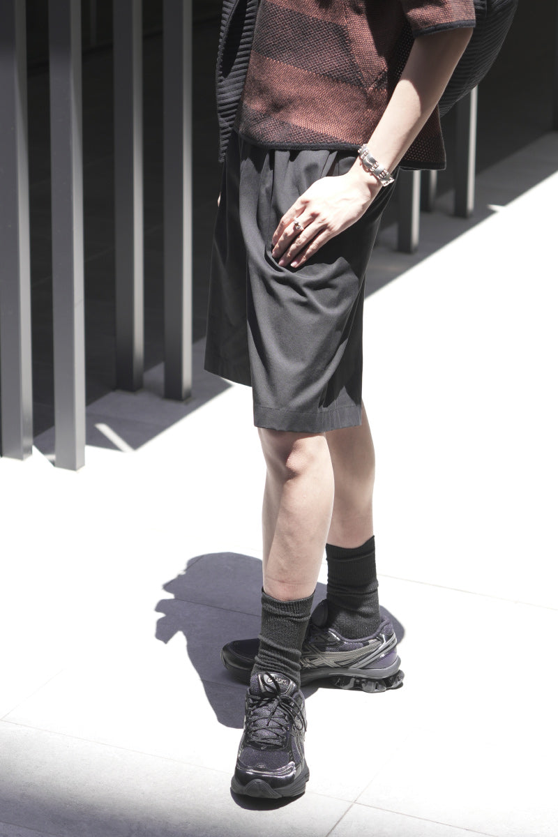 PONTE SHORTS / STUDIO BLACK MICRO CANVAS