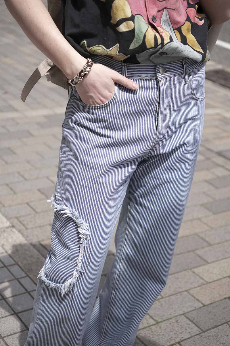 CIRCLE WINDOW JEANS / LIGHT WASH BLUE STRIPE [30% 할인]