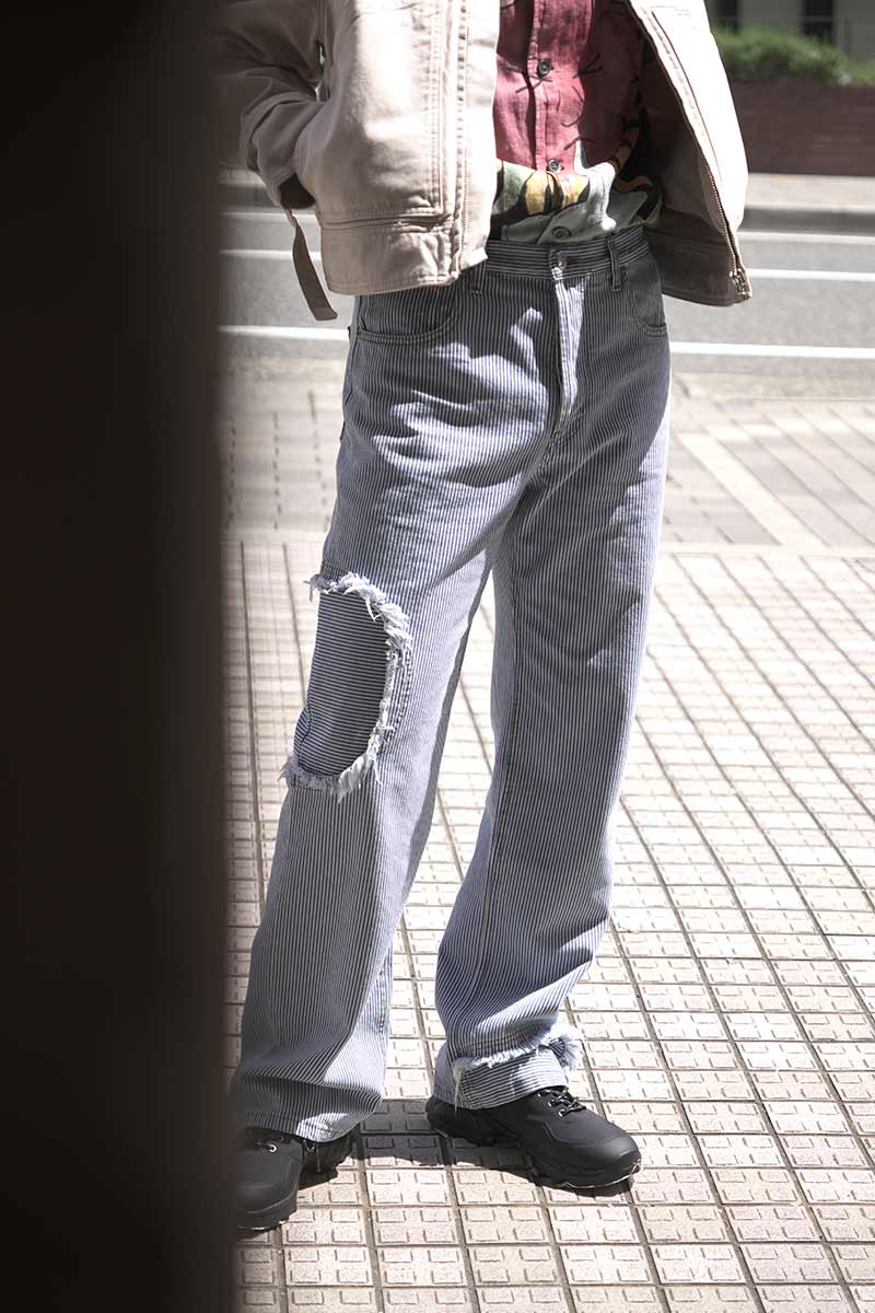 CIRCLE WINDOW JEANS / LIGHT WASH BLUE STRIPE [30% 할인]