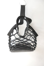 画像をギャラリービューアに読み込む, PICCOLA CUT BAG / SHIFTING INK GRITTY BULL HIDE