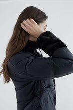 Load image into Gallery viewer, WOMBAT REVERSIBLE DOWN JACKET / BLACK