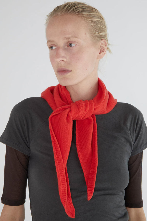 PRIMA WOOL TRIANGLE SCARF / RED