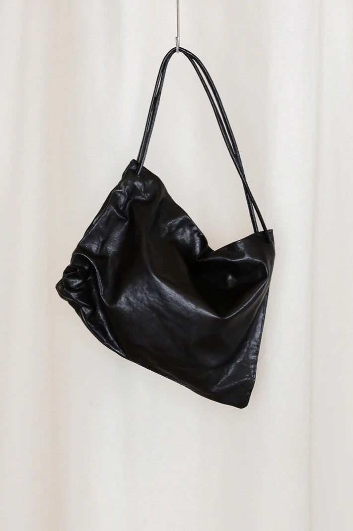 S18 NO.131 LEATHER GATHERED CROSSED BAG / BLACK [金沢店]