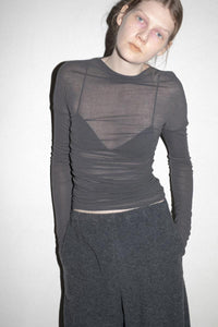SHEER FRIES SIDE TUCK TOP / CHARCOAL