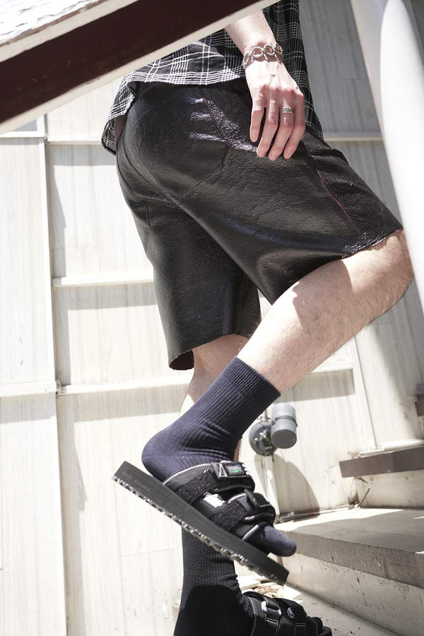 LEATHER-ISH SWEAT SHORTS / BLACK LEATHER [20%OFF]