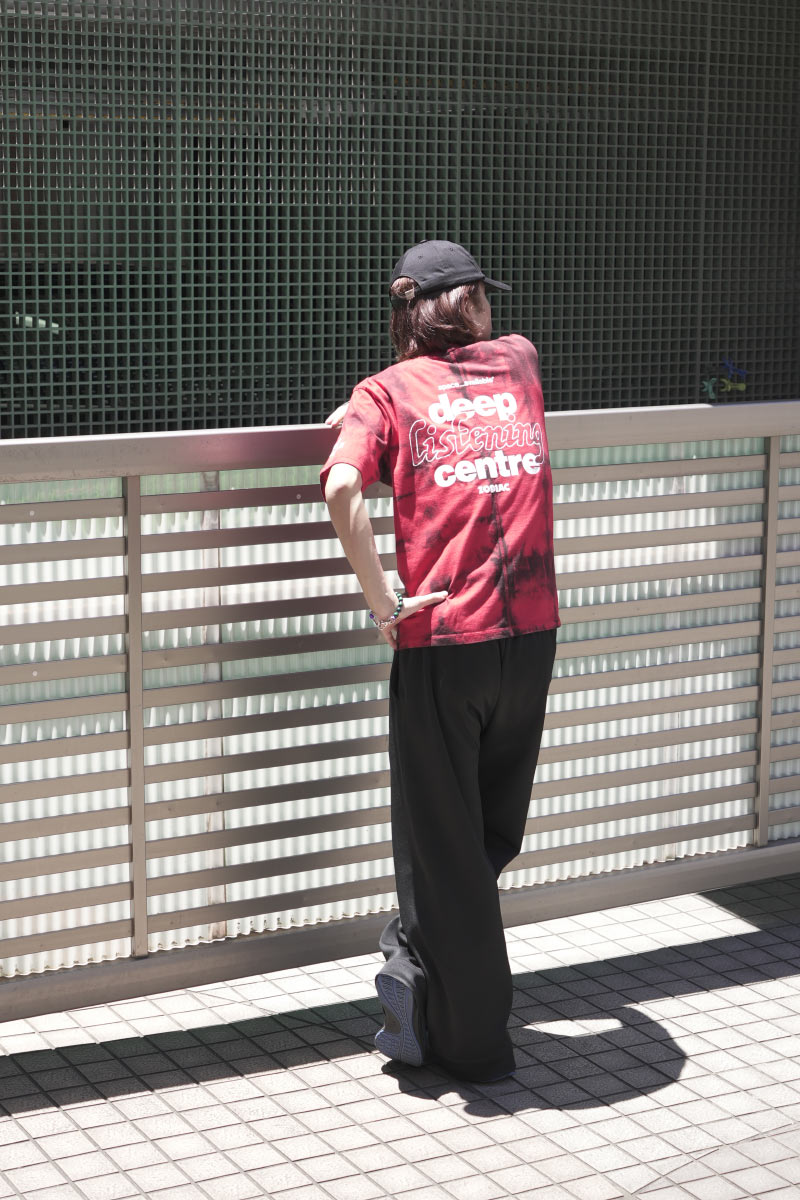 SPACE AVAILABLE×ZODIAC | LISTEN T-SHIRT / RED