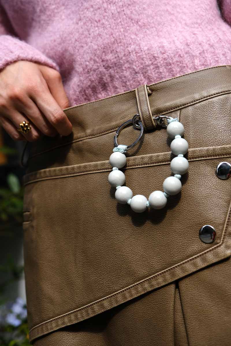 DICKE PERLEN SHORT KEYHOLDER / LIGHTGREY