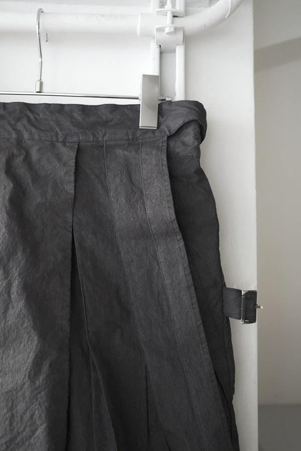 GARMENT DYED WRAP GURKHA SKIRT .15 / BLACK