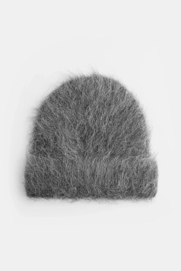 FUZZY BEANIE / CHARCOAL ALPACA