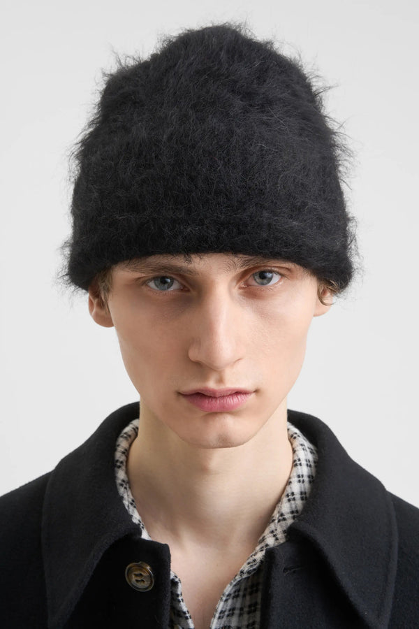 FUZZY BEANIE / BLACK ALPACA