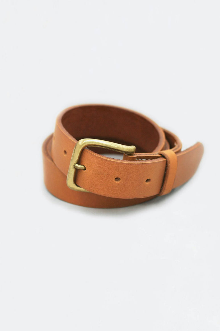 BELT / GOLD LEATHER AND BRASS BUCKLE