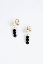 Load image into Gallery viewer, BOUCLE D&#39;OREILLES EARRINGS / BLACK/WHITE