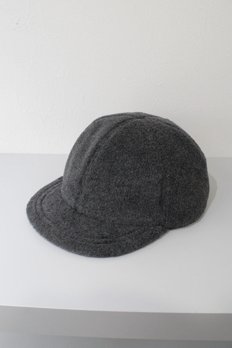 FLEECE LITTLE BRIM CAP / CHARCOAL