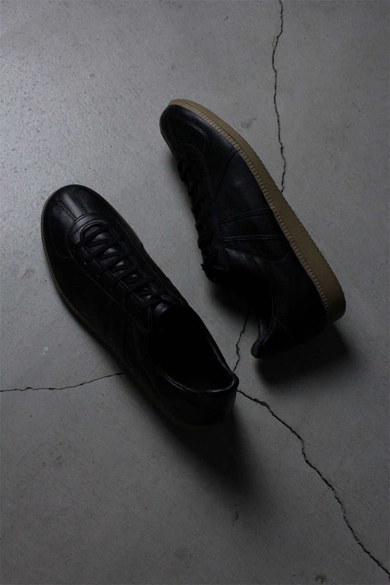 美品　ジャーマントレーナー　オールブラック　41(26.5cm) ジャーマントレーナー オールブラック 41 (26.5cm) ＜GERMAN TRAINeR