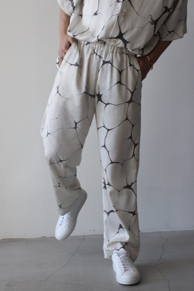 08 SIRCUS | SUMI-NAGASHI-ZOME STRAIGHT EASY PANTS / OFF WHITE