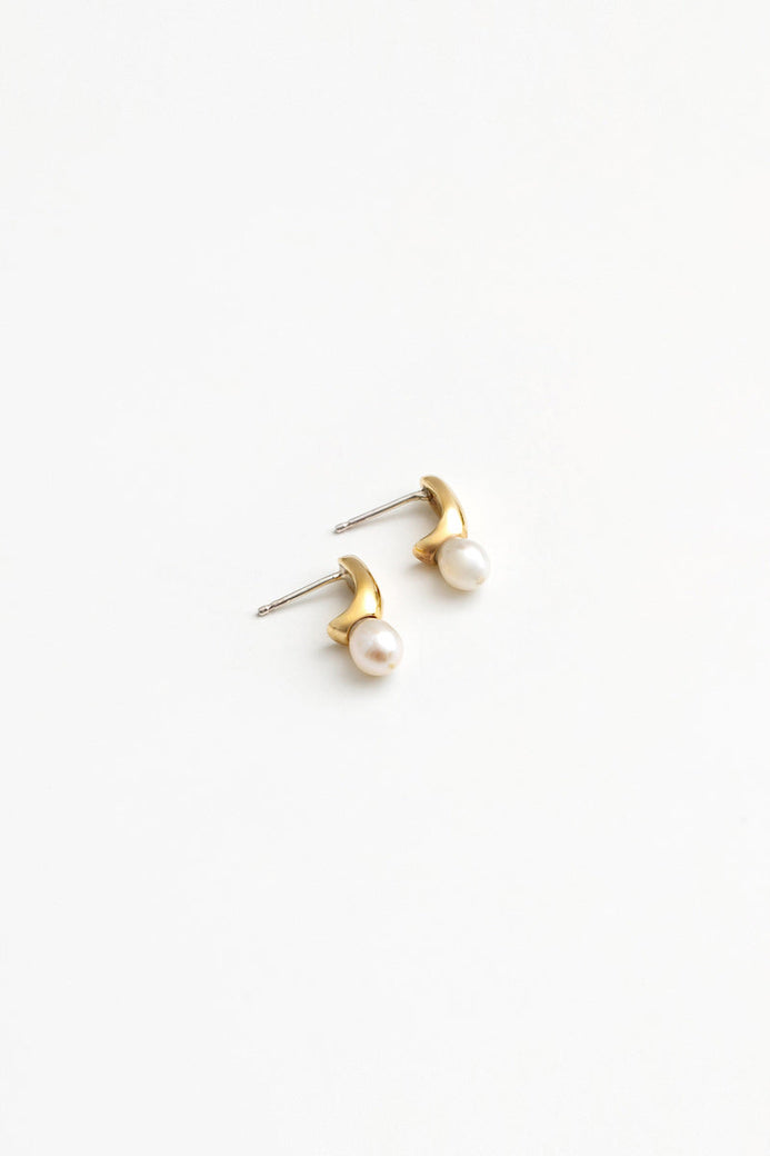 BETSY STUDS EARRINGS / 14K GOLD PLATED