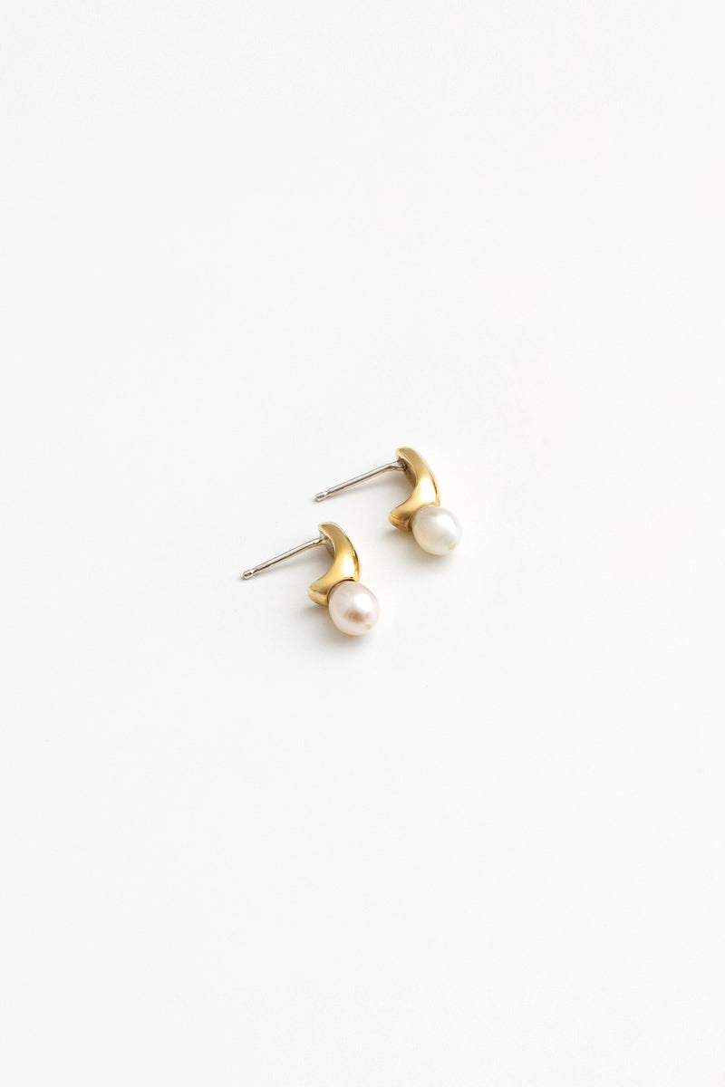 WOLF CIRCUS | BETSY STUDS EARRINGS / 14K GOLD PLATED パールピアス