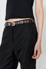 画像をギャラリービューアに読み込む, BELT 2CM / FLOWERS ON BLACK LEATHER