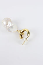 Load image into Gallery viewer, SUKI WHITE PEARL EARRINGS / 14K GOLD PLATED BRONZE