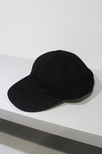 Load image into Gallery viewer, SHEEP SUEDE CAP / BLACK