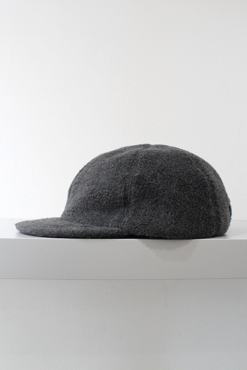 FLEECE LITTLE BRIM CAP / CHARCOAL