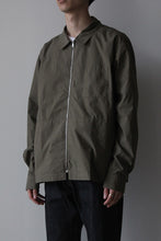 Load image into Gallery viewer, BOWIE ORGANIC COTTON ZIP SHIRT / OLIVE