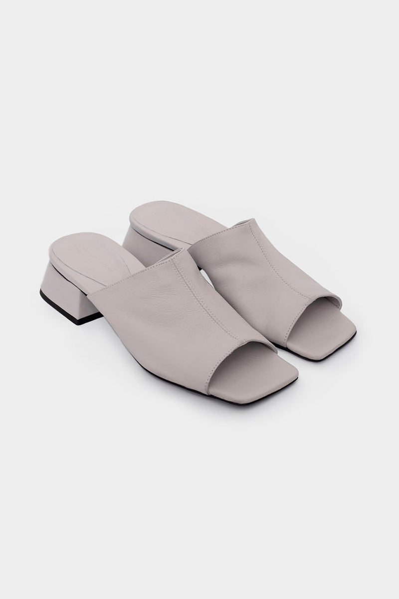 CONSTANZA LEATHER SANDALS / LIGHT GREY [30%OFF]