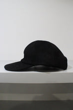 Load image into Gallery viewer, SHEEP SUEDE CAP / BLACK