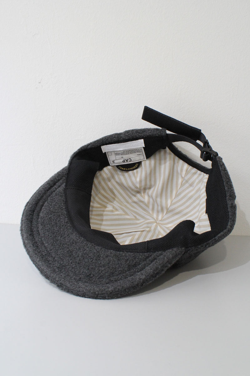 FLEECE LITTLE BRIM CAP / CHARCOAL