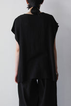 Load image into Gallery viewer, LUCIA SHIRT WITH FRONT FLOUNCE / BLACK [20%OFF]
